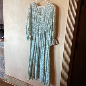 Womens 3/4 length dress